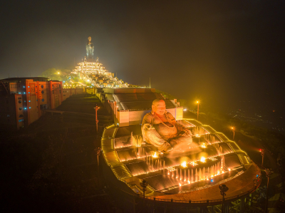 Tượng Phật Di Lặc trên đỉnh núi Bà Đen được tỉnh Tây Ninh tổ chức khai quang trên đỉnh núi Bà Đen ngày 28.1.2024