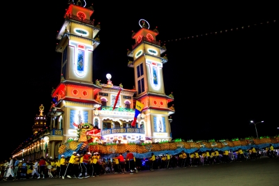 Múa rồng nhang đêm Hội yến Diêu Trì Cung 2018. Ảnh: Giang Phương