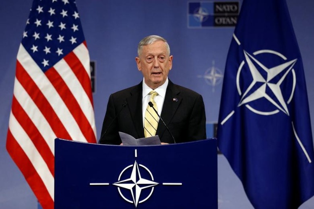 Bộ trưởng Quốc phòng Mỹ James Mattis phát biểu tại buổi họp báo trong hội nghị Bộ trưởng Quốc phòng các nước NATO ngày 16/2. Ảnh: Reuters.