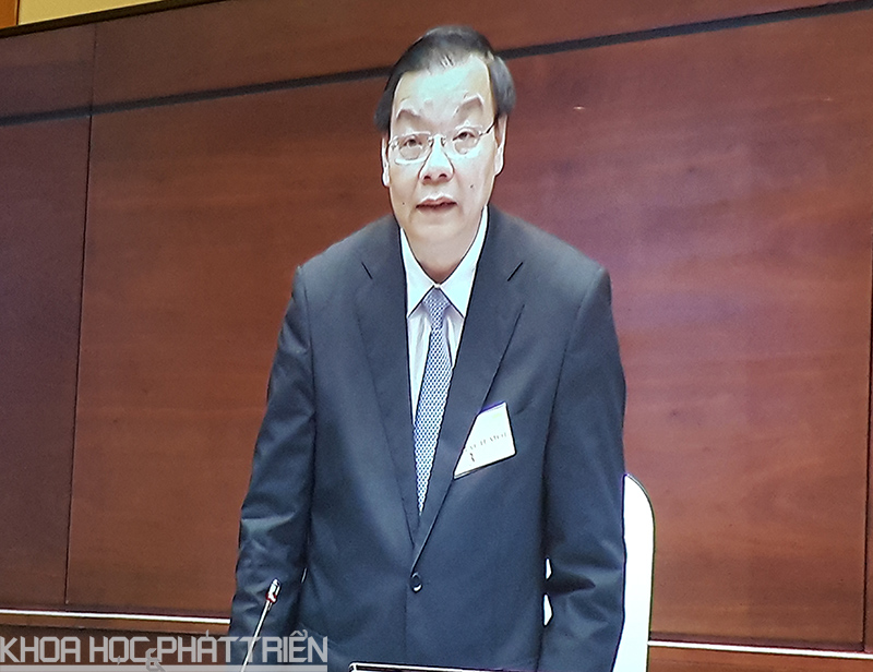Bộ trưởng Bộ KH&CN Chu Ngọc Anh báo cáo làm rõ các vấn đề đại biểu quan tâm