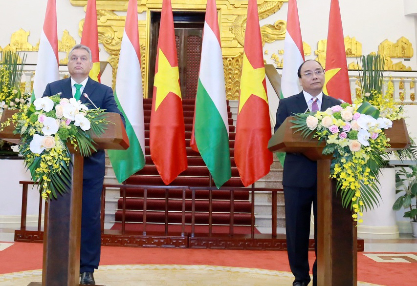  Thủ tướng Nguyễn Xuân Phúc và Thủ tướng Hung-ga-ri Ô-rơ-ban Vích-tô-rơ họp báo thông báo kết quả hội đàm.