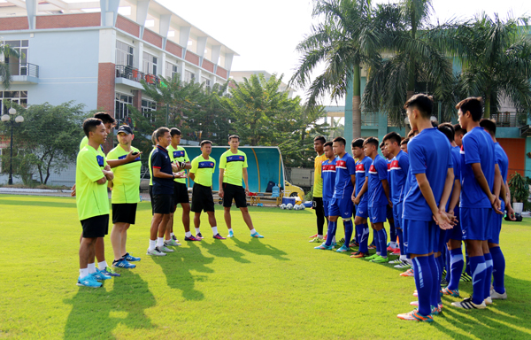 Hôm nay đội tuyển U19 nam Quốc gia lên đường tham dự vòng loại U19 châu Á 2018. Ảnh: VFF
