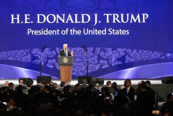 Tổng thống Donald Trump phát biểu tại Hội nghị Thượng đỉnh Doanh nghiệp APEC ảnh 1