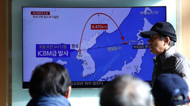 Truyền hình Hàn Quốc đưa tin về vụ phóng tên lửa của Triều Tiên ngày 29/11/2017. Nguồn: Sky News