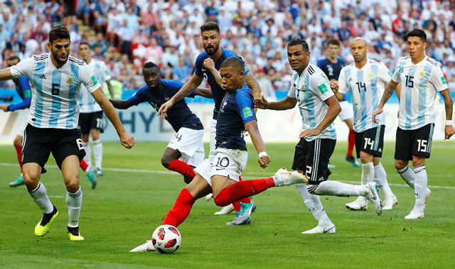 Pháp 4-3 Argentina: Mbappe tỏa sáng tiễn Messi về nước