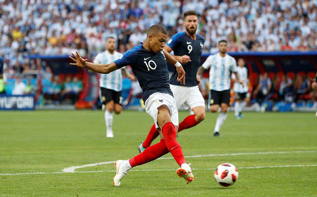 Pháp 4-3 Argentina: Mbappe tỏa sáng tiễn Messi về nước