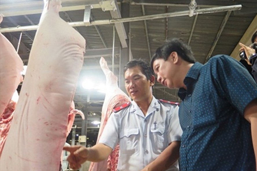 Description: Tăng cường kiểm tra, giám sát và xử lý nghiêm để ngăn chặn lợn bệnh tuồn vào các chợ.