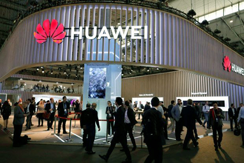 Huawei cho biết một số gói hàng gửi bằng FedEx bị chuyển hướng.