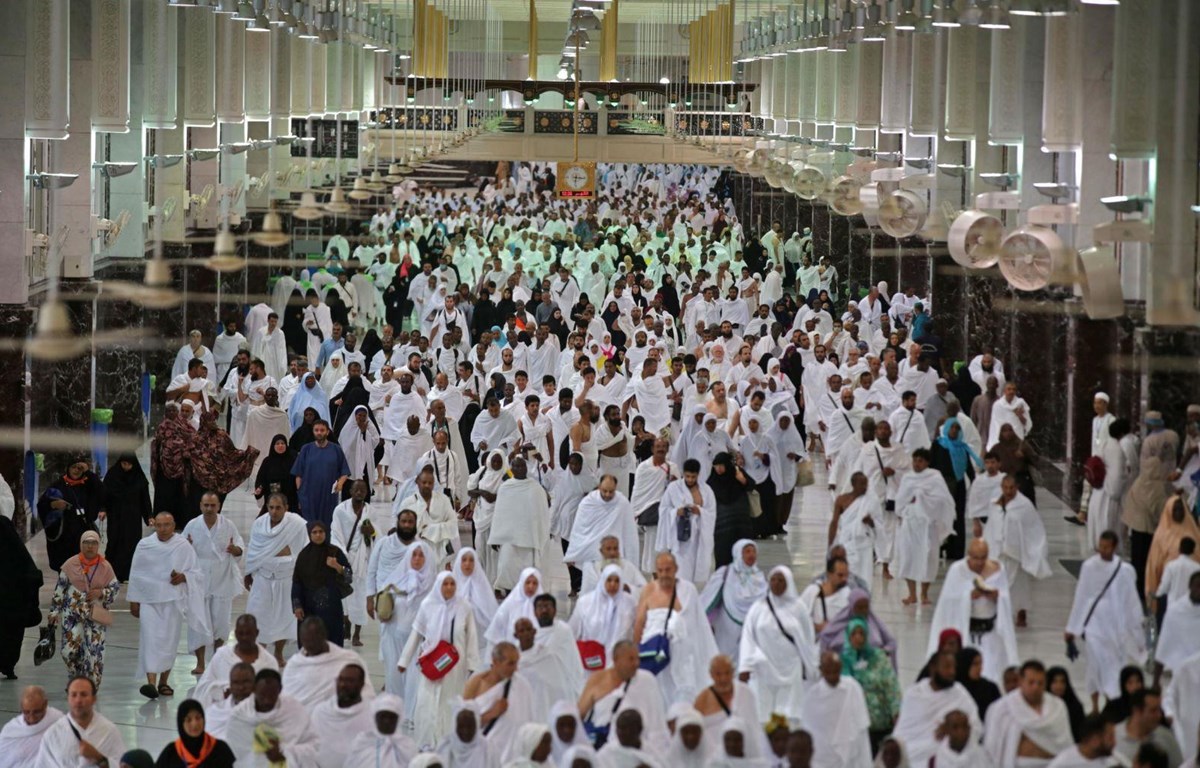 Description: Khoảng 2,5 triệu tín đồ Hồi giáo bắt đầu hành hương về Mecca