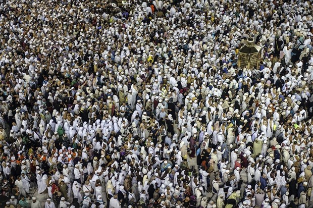 Description: Khoảng 2,5 triệu tín đồ Hồi giáo bắt đầu hành hương về Mecca