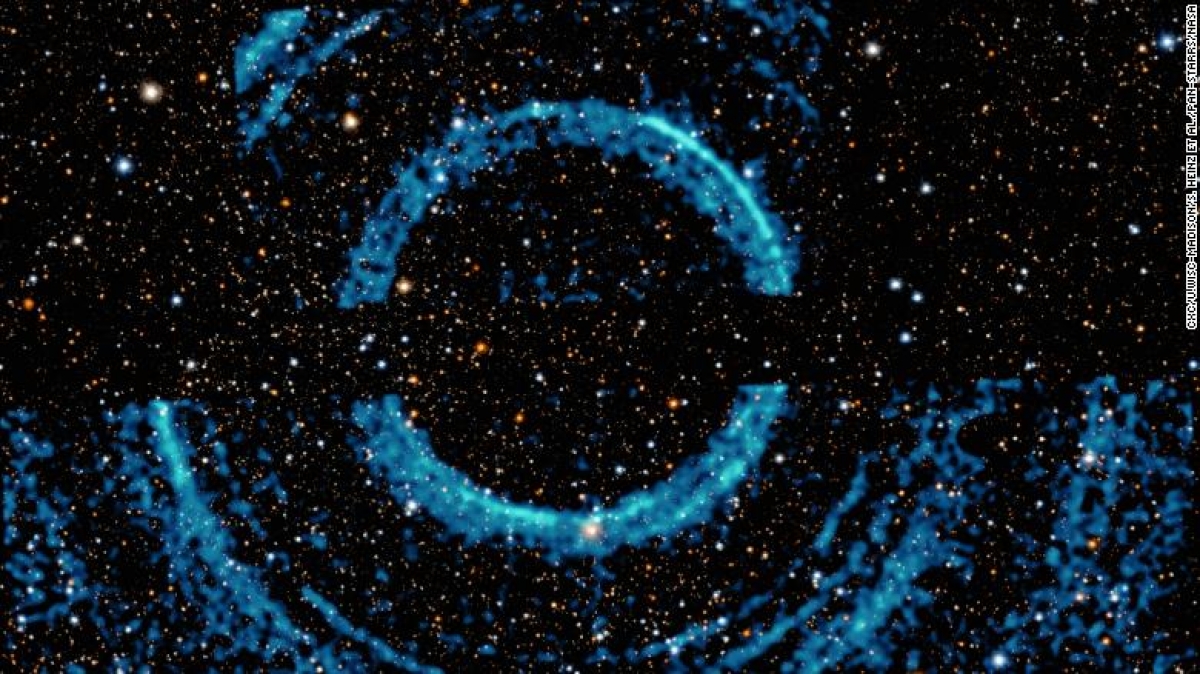 Hình ảnh ấn tượng của NASA ghi lại những vòng sáng ma quái quanh ...