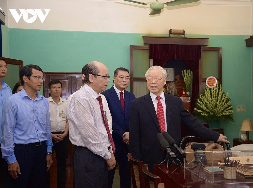 Tổng Bí thư Nguyễn Phú Trọng dâng hương tưởng niệm Chủ tịch Hồ Chí Minh tại Nhà 67 ảnh 3