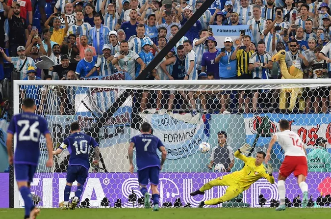 Messi sút hỏng penalty, Argentina dìu Ba Lan vào vòng 1/8 - Ảnh 4.