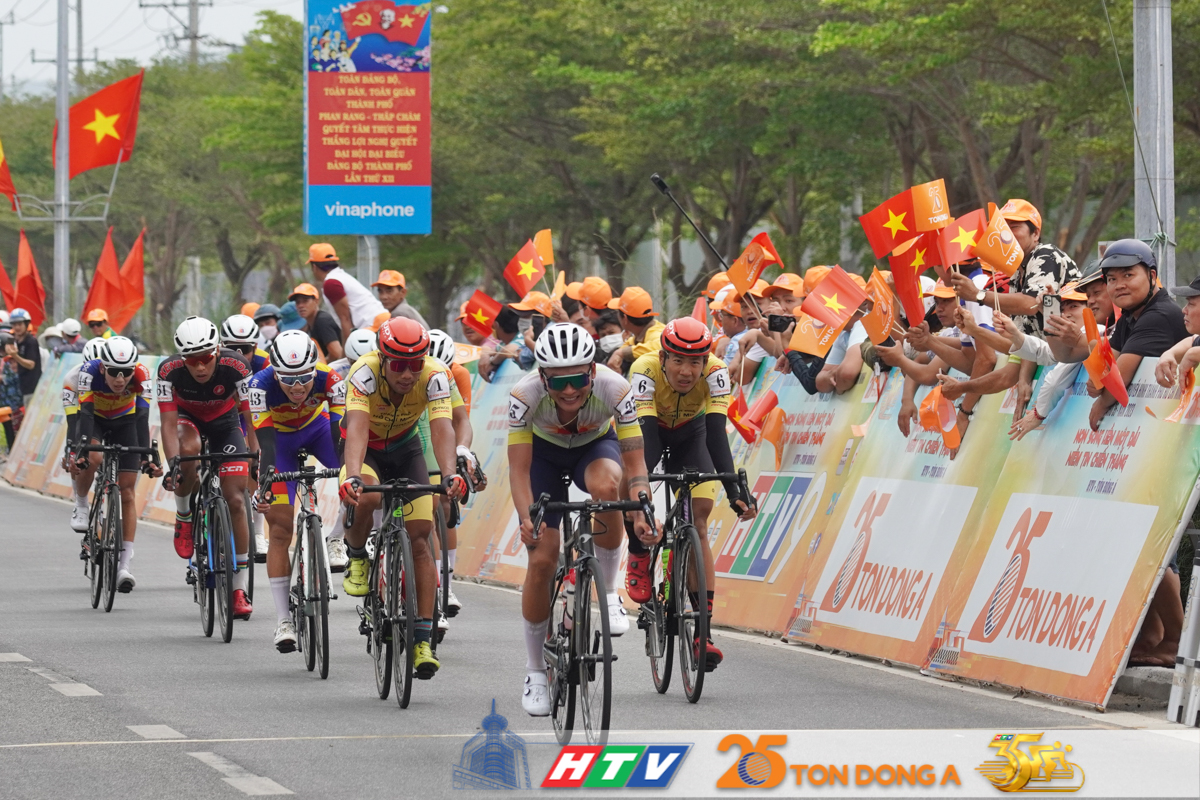 Đoàn đua xe đạp tranh Cúp truyền hình TP. Hồ Chí Minh sắp đến Tây ...