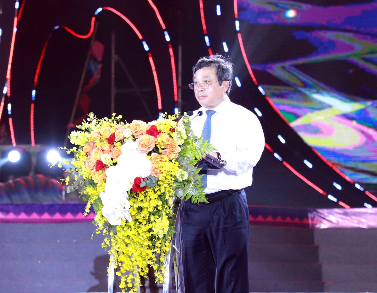 Thứ trưởng Bộ Văn Hóa, Thể thao và Du lịch Đoàn Văn Việt phát biểu tại lễ khai mạc.