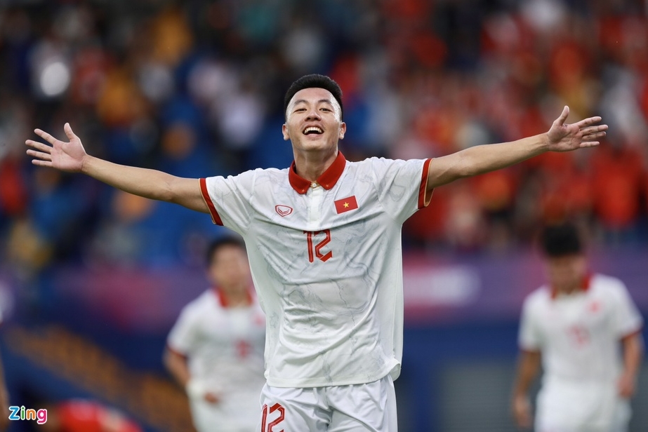 U22 Việt Nam chiếm ngôi đầu bảng B khi thắng Singapore 3-1