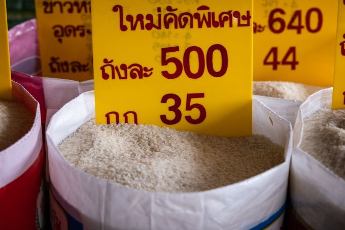 Gạo được bày bán tại một khu chợ ở Pattaya (Thái Lan). Ảnh: Bloomberg