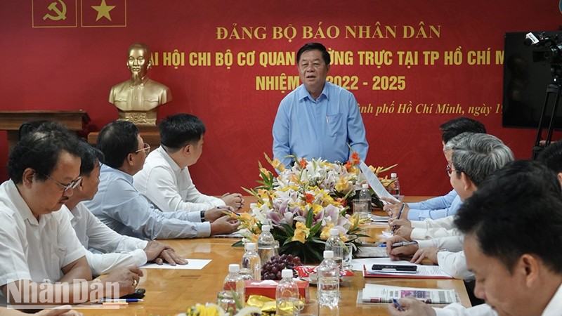 Đồng chí Nguyễn Trọng Nghĩa, Bí thư Trung ương Đảng, Trưởng Ban Tuyên giáo Trung ương phát biểu tại Cơ quan Thường trực Báo Nhân Dân tại Thành phố Hồ Chí Minh.