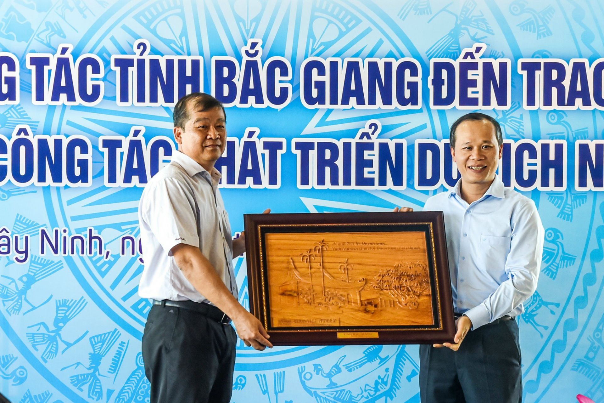 Đoàn công tác tỉnh Bắc Giang trao đổi kinh nghiệm phát triển du lịch tại Tây Ninh