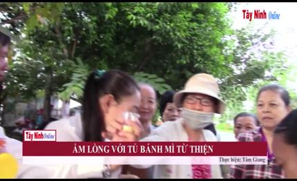 [Video] Ấm lòng với tủ bánh mì từ thiện