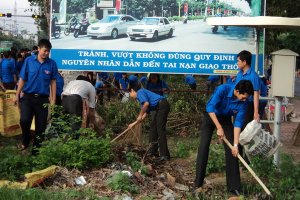 Nâng cao ý thức người dân trong bảo vệ môi trường: Cán bộ, công viên chức cần làm gương