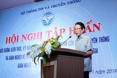 Tập huấn kỹ năng thông tin, tuyên truyền về giảm nghèo bền vững