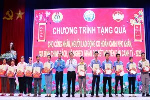 Đoàn công tác Chính phủ tặng quà tết tại Tây Ninh