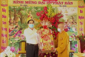 Bí thư Tỉnh uỷ thăm, chúc mừng Phật đản 2020