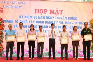Họp mặt kỷ niệm 90 năm ngày truyền thống ngành tổ chức xây dựng Đảng