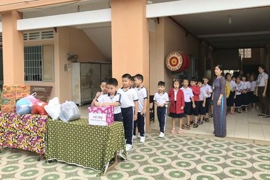 Trường Tiểu học Võ Thị Sáu tổ chức quyên góp ủng hộ miền Trung