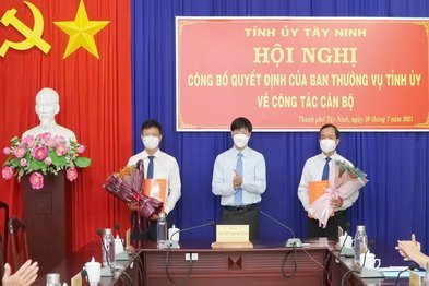 Ban Thường vụ Tỉnh uỷ công bố Quyết định về công tác cán bộ