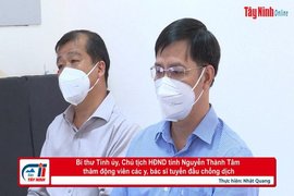 Bí thư Tỉnh ủy, Chủ tịch HĐND tỉnh Nguyễn Thành Tâm thăm động viên các y, bác sĩ tuyến đầu chống dịch