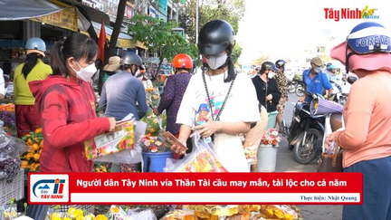 Người dân Tây Ninh vía Thần Tài cầu may mắn, tài lộc cho cả năm