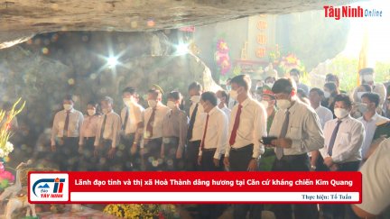 Lãnh đạo tỉnh và thị xã Hoà Thành dâng hương tại Căn cứ kháng chiến Kim Quang