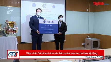 Tiếp nhận 34 tủ lạnh âm sâu bảo quản vaccine do Hoa Kỳ tặng