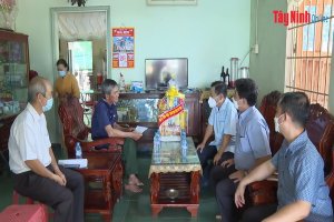 Chủ tịch UB.MTTQVN tỉnh thăm gia đình chính sách trên địa bàn thị xã Hoà Thành