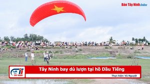 Tây Ninh bay dù lượn tại hồ Dầu Tiếng