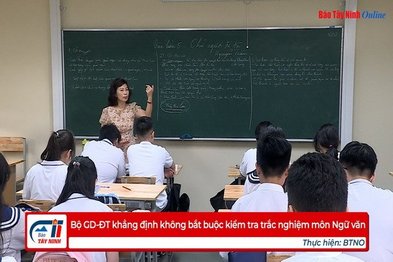 Bộ GD-ĐT khẳng định không bắt buộc kiểm tra trắc nghiệm môn Ngữ văn