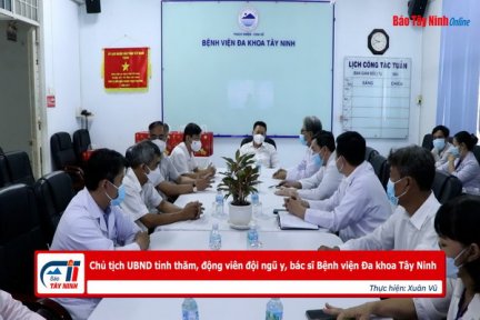 Chủ tịch UBND tỉnh thăm, động viên đội ngũ y, bác sĩ Bệnh viện Đa khoa Tây Ninh