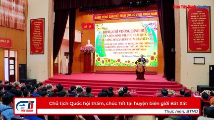 Chủ tịch Quốc hội thăm, chúc Tết tại huyện biên giới Bát Xát