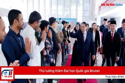 Thủ tướng thăm Đại học Quốc gia Brunei