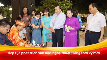 Tiếp tục phát triển văn học, nghệ thuật trong thời kỳ mới