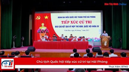 Chủ tịch Quốc hội tiếp xúc cử tri tại Hải Phòng