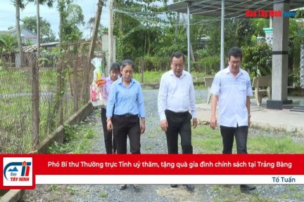 Phó Bí thư Thường trực Tỉnh uỷ thăm, tặng quà gia đình chính sách tại Trảng Bàng