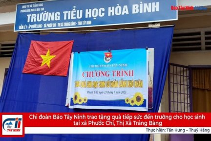 Chi đoàn Báo Tây Ninh trao tặng quà tiếp sức đến trường cho học sinh tại xã Phước Chỉ, thị Xã Trảng Bàng