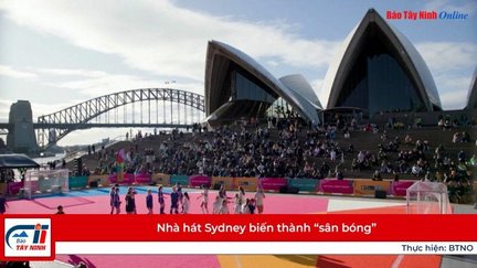 Nhà hát Sydney biến thành “sân bóng”