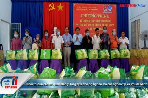 Khối thi đua các cơ quan Đảng: Tặng quà cho hộ nghèo, hộ cận nghèo tại xã Phước Minh