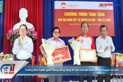 Trưởng Ban Tuyên giáo Trung ương tặng 30 căn nhà đại đoàn kết tại huyện Gò Dầu