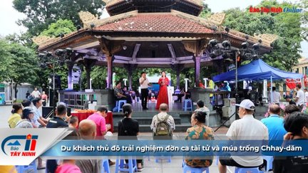 Du khách thủ đô trải nghiệm đờn ca tài tử và múa trống Chhay-dăm