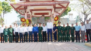 Đồng chí Nguyễn Trọng Nghĩa về nguồn viếng bia tưởng niệm các anh hùng liệt sĩ tại Tây Ninh